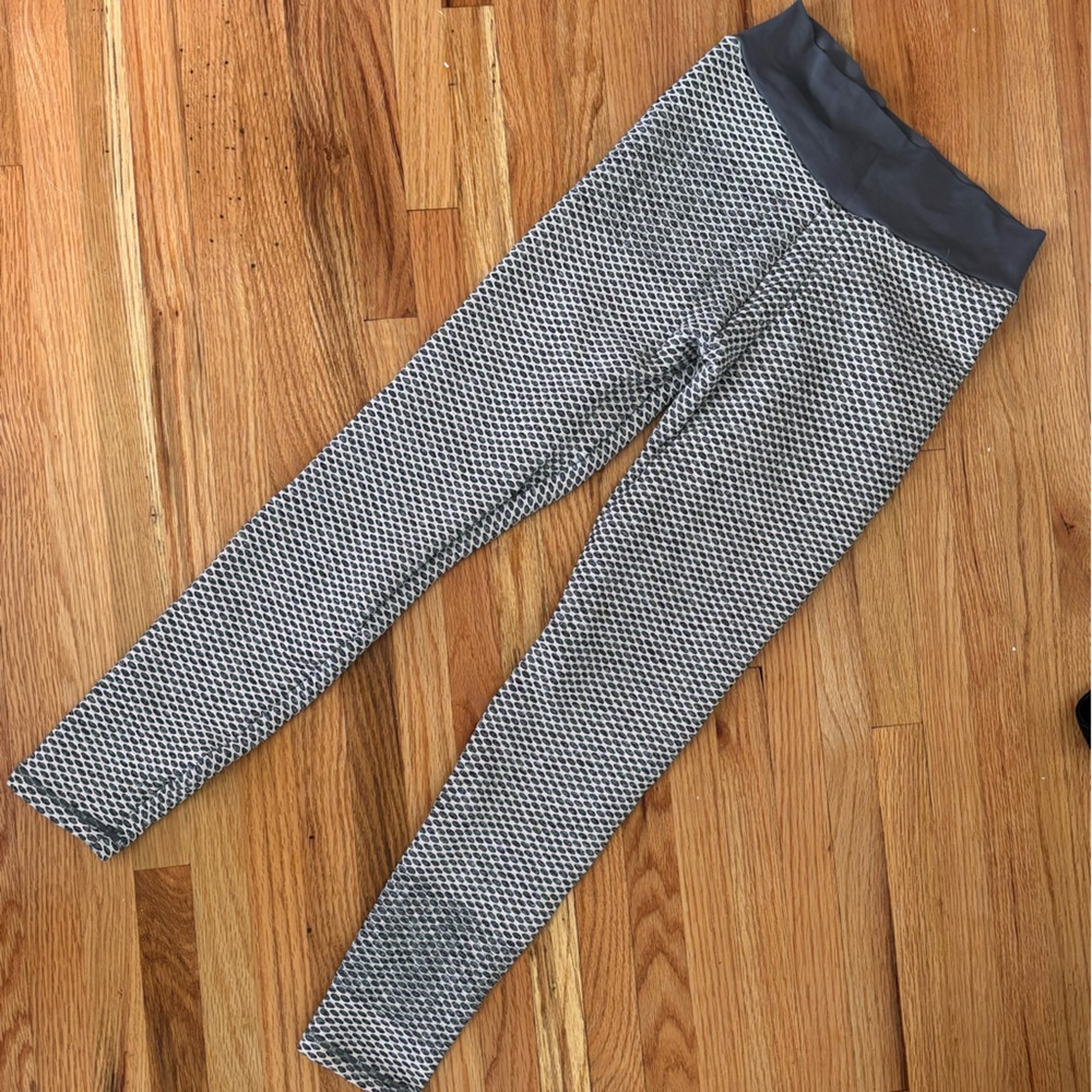 Stylish Gray Houndstooth Leggings